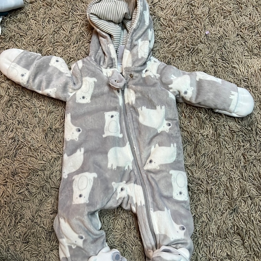 Carters polar bear outfit for NB worn 2 times. Excellent used condition